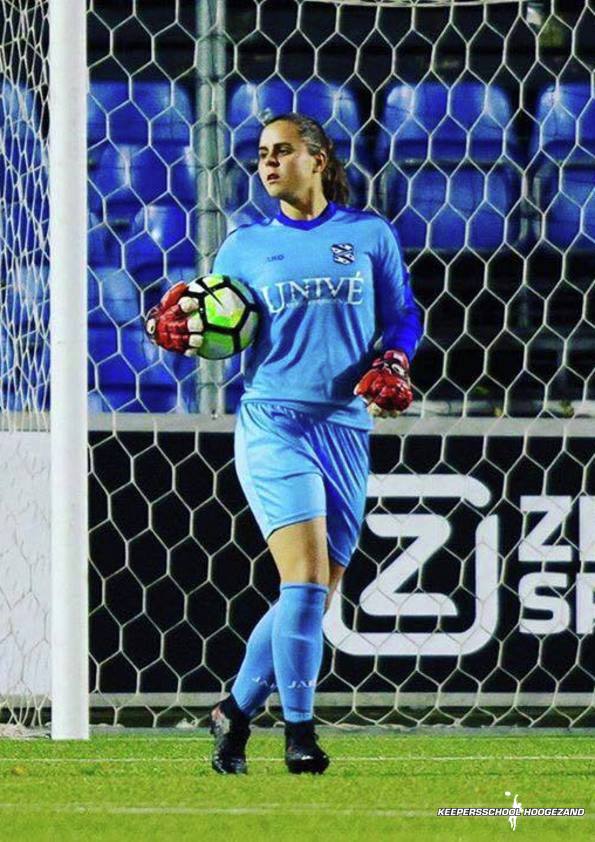 Ook Devi Venema Keepster SC Heerenveen keept met RG